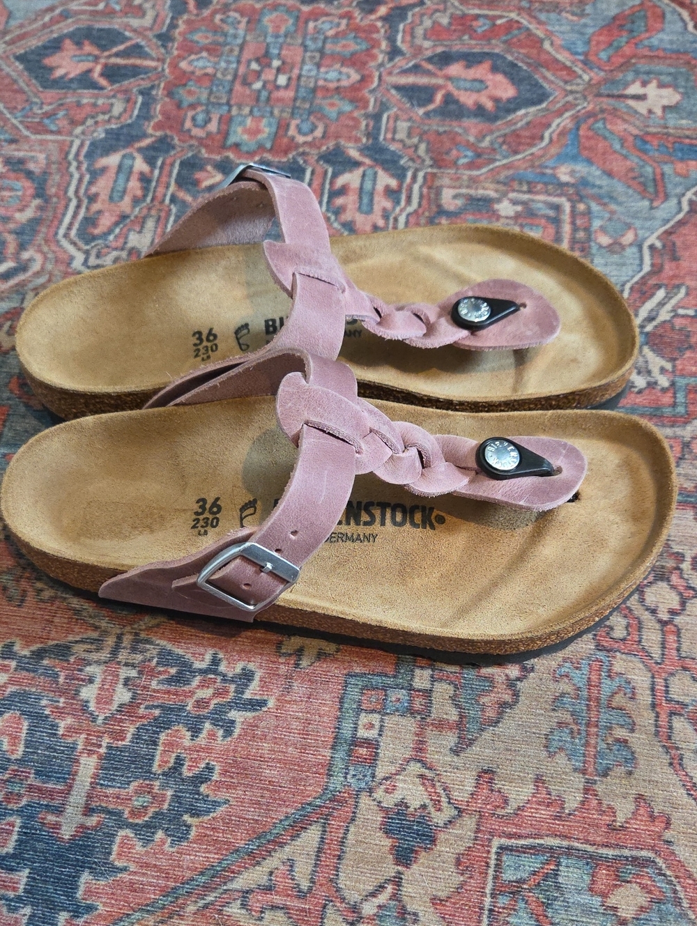 Birkenstock women’s Gizeh Mauve Suede Braided Thong Size 36